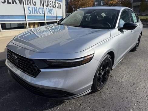 New 2025 Honda Accord SE image 10