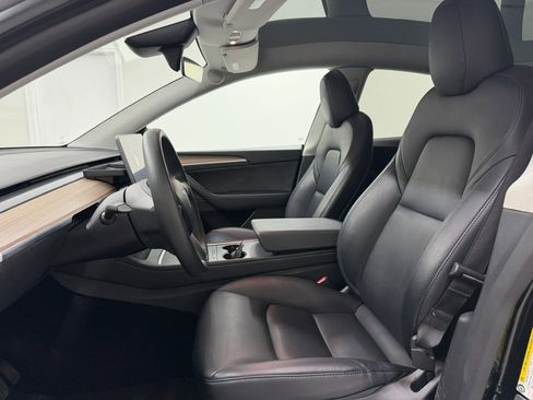 Used 2025 Tesla Model Y Long Range RWD image 12