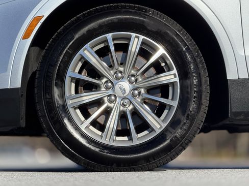 Used 2017 Cadillac XT5 Luxury w/ Driver Awareness Package image 17