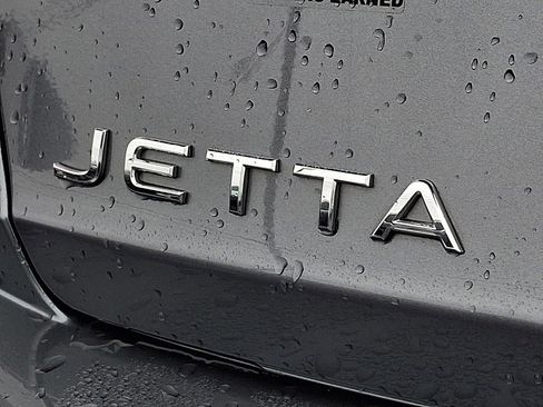 Used 2024 Volkswagen Jetta SE image 29