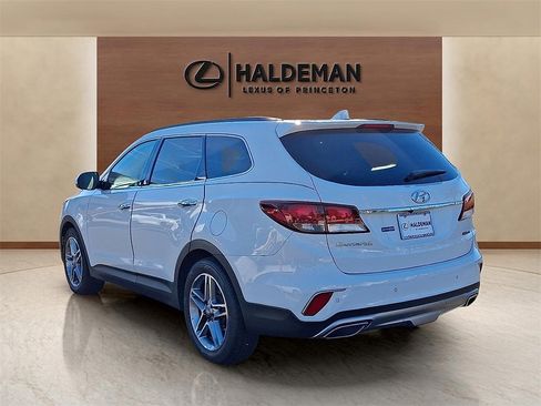 Used 2017 Hyundai Santa Fe SE image 4