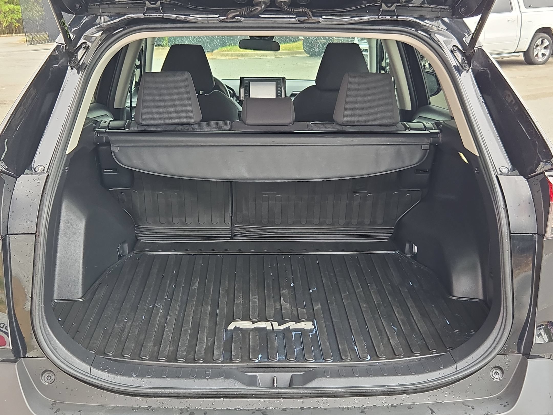 Used 2022 Toyota RAV4 LE AWD/4WD image 18