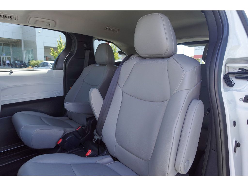 Certified 2026 Toyota Sienna XLE FWD image 22