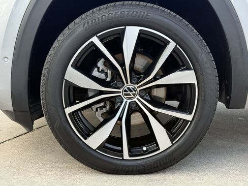 Used 2024 Volkswagen Atlas SEL Premium R-Line AWD/4WD image 12