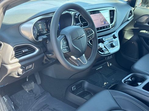 New 2025 Chrysler Voyager LX image 26