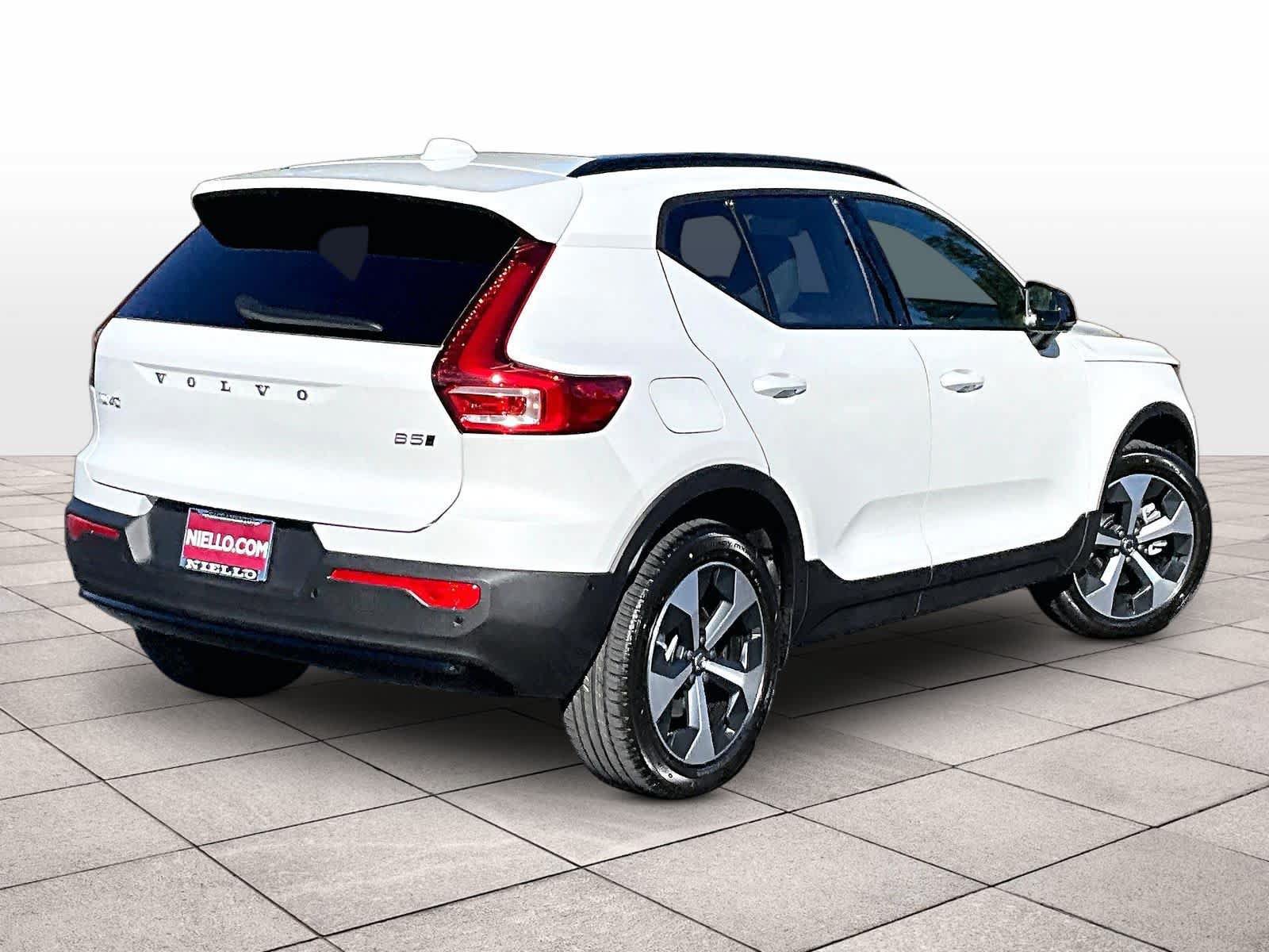 New 2026 Volvo XC40 B5 Plus w/ Protection Package Premier AWD/4WD image 4