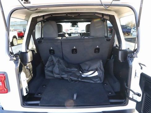 Used 2025 Jeep Wrangler Sahara image 10