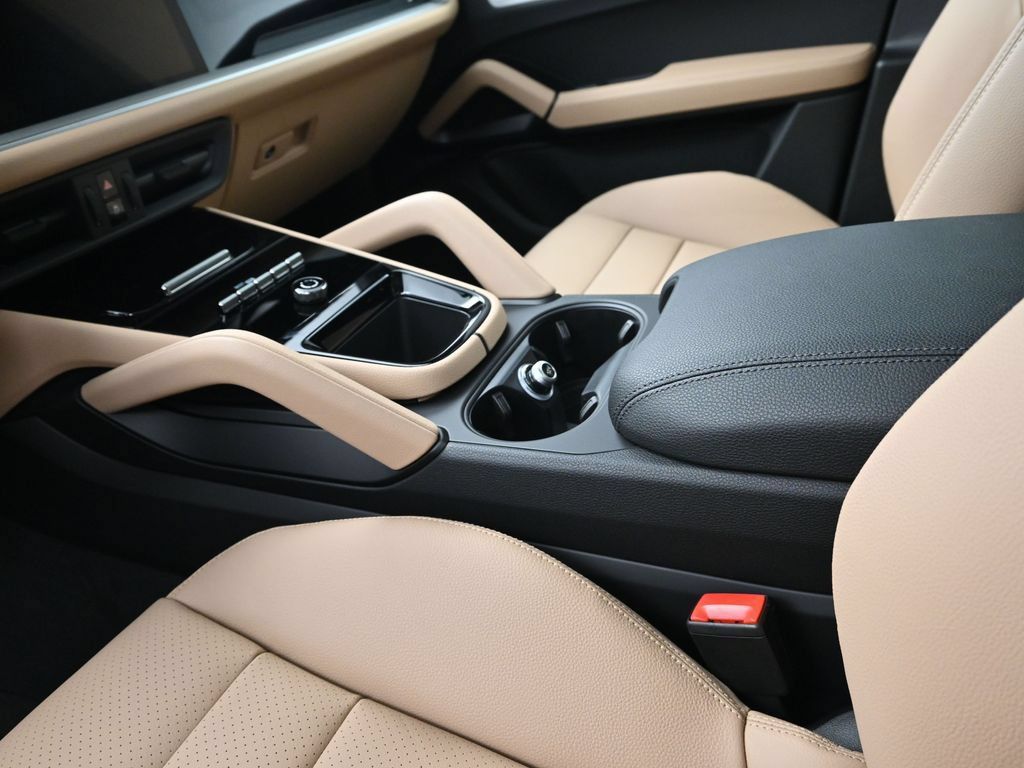 Certified 2026 Porsche Cayenne AWD/4WD image 21