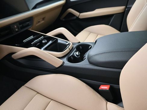 Certified 2026 Porsche Cayenne AWD/4WD image 21