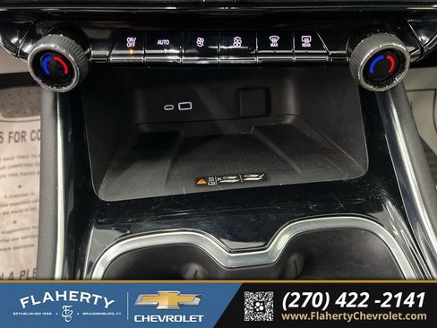 Used 2024 Chevrolet Traverse LT FWD image 30