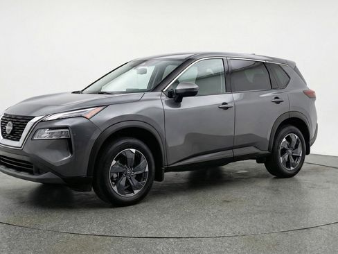 Used 2025 Nissan Rogue SV image 3