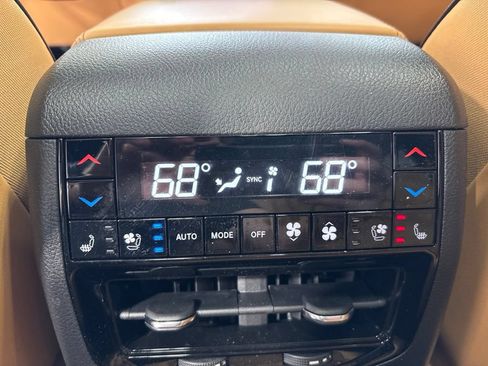 Used 2025 Jeep Grand Cherokee Summit AWD/4WD image 84