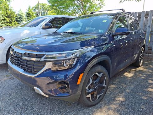 Used 2024 Kia Seltos EX AWD/4WD image 3