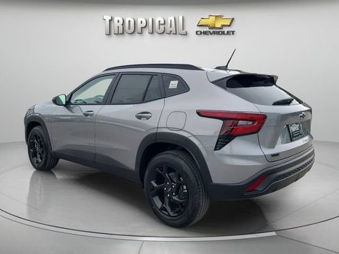 New 2026 Chevrolet Trax LT w/ Midnight Edition FWD image 3