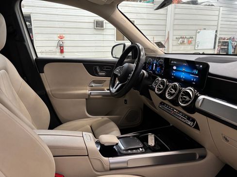 Used 2021 Mercedes-Benz GLB 250 4MATIC image 27