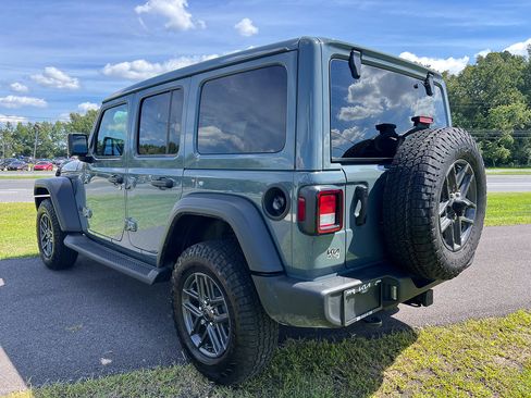 Used 2018 Jeep Wrangler Unlimited Sport S AWD/4WD image 4