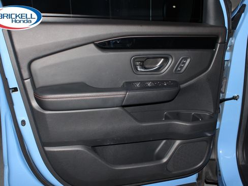 Used 2024 Honda Pilot TrailSport image 3