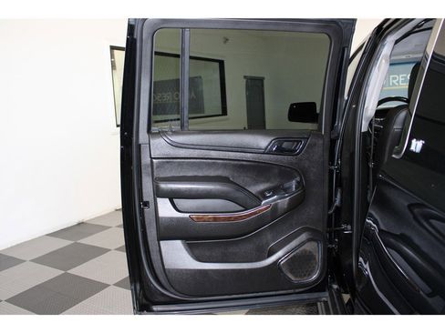 Used 2017 Chevrolet Suburban LT image 21