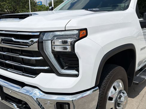 Used 2025 Chevrolet Silverado 3500 LTZ w/ LTZ Convenience Package AWD/4WD image 10