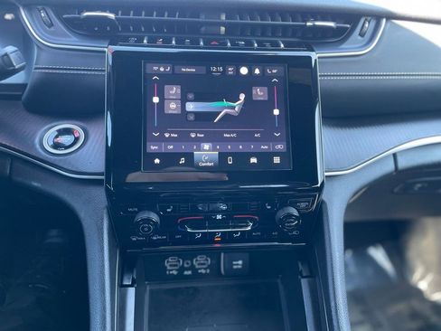 Used 2019 Jeep Grand Cherokee Overland image 12