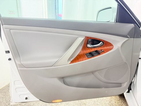 Used 2011 Toyota Camry XLE w/ SE/XLE Extra-Value Pkg image 10