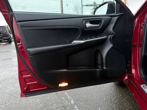 Used 2017 Toyota Camry XLE image 17