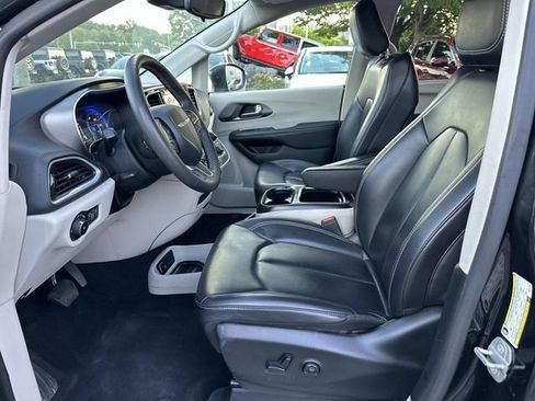 Used 2023 Chrysler Pacifica Touring-L FWD image 21