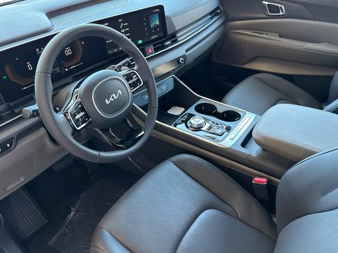 New 2026 Kia Carnival EX FWD image 10