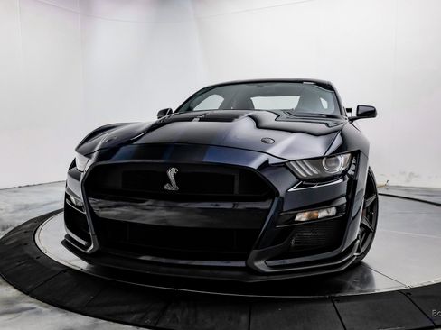 Used 2021 Ford Mustang Shelby GT500 w/ Carbon Fiber Track Pack image 3