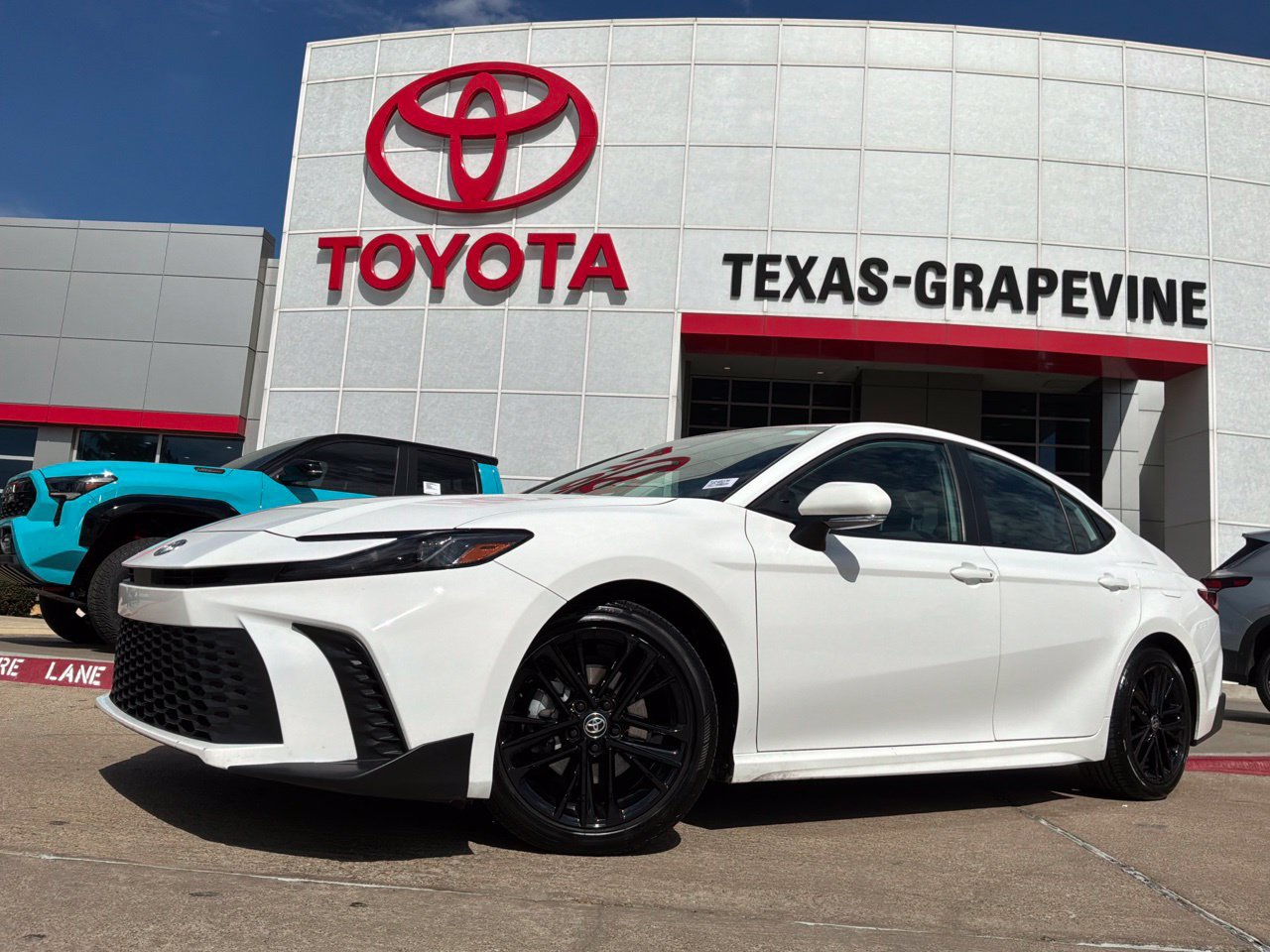 Used 2026 Toyota Camry SE FWD image 2