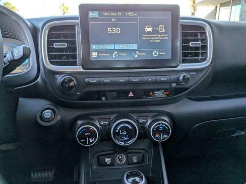 Used 2025 Hyundai Venue SEL image 18