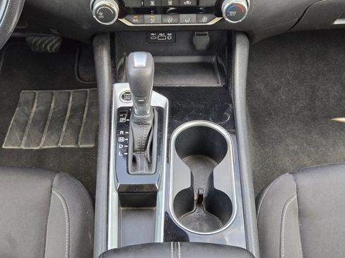 Used 2024 Nissan Altima 2.5 SV FWD image 19
