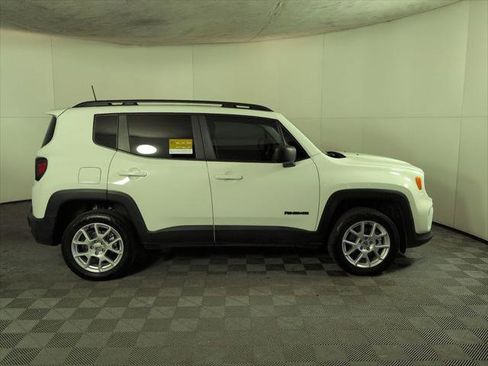 Certified 2023 Jeep Renegade Latitude w/ Sun/Sound Group AWD/4WD image 4