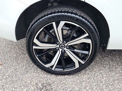 Used 2023 Volvo XC60 B6 Ultimate w/ Protection Package Premier image 9