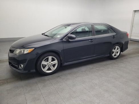 Used 2014 Toyota Camry SE image 2