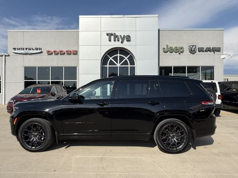 Used 2025 Jeep Grand Cherokee L Summit w/ Advanced Protech Group IV AWD/4WD image 36