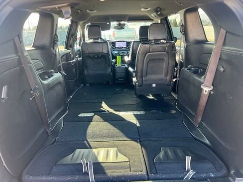 Used 2025 Chrysler Pacifica Select FWD image 46