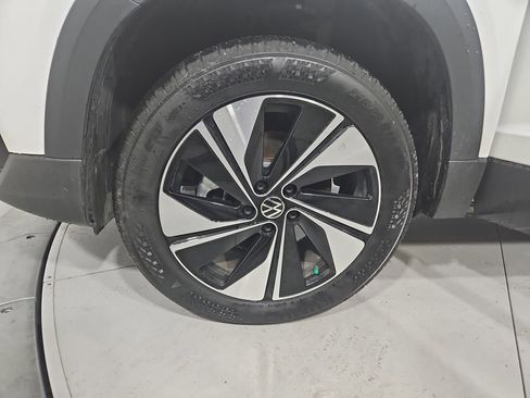 Used 2024 Volkswagen Taos SE image 29
