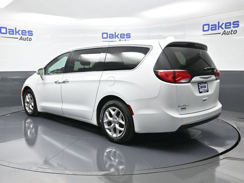Used 2018 Chrysler Pacifica Touring Plus w/ Tire & Wheel Group image 6