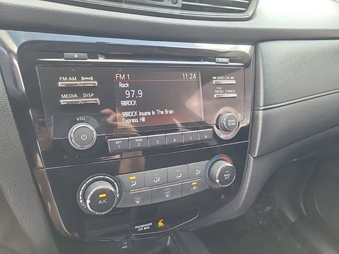 Used 2017 Nissan Rogue S image 38