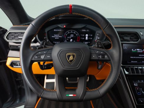 Used 2024 Lamborghini Urus S AWD/4WD image 16