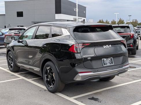 New 2026 Kia Sportage EX FWD image 5