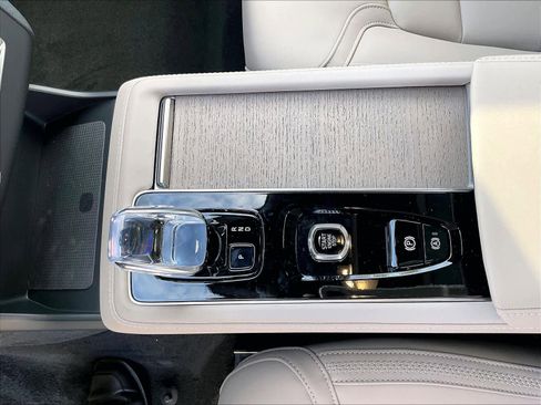 New 2026 Volvo XC90 T8 Plus w/ Protection Package Premier image 10