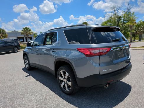 Used 2021 Chevrolet Traverse LT w/ LT Premium Package FWD image 5