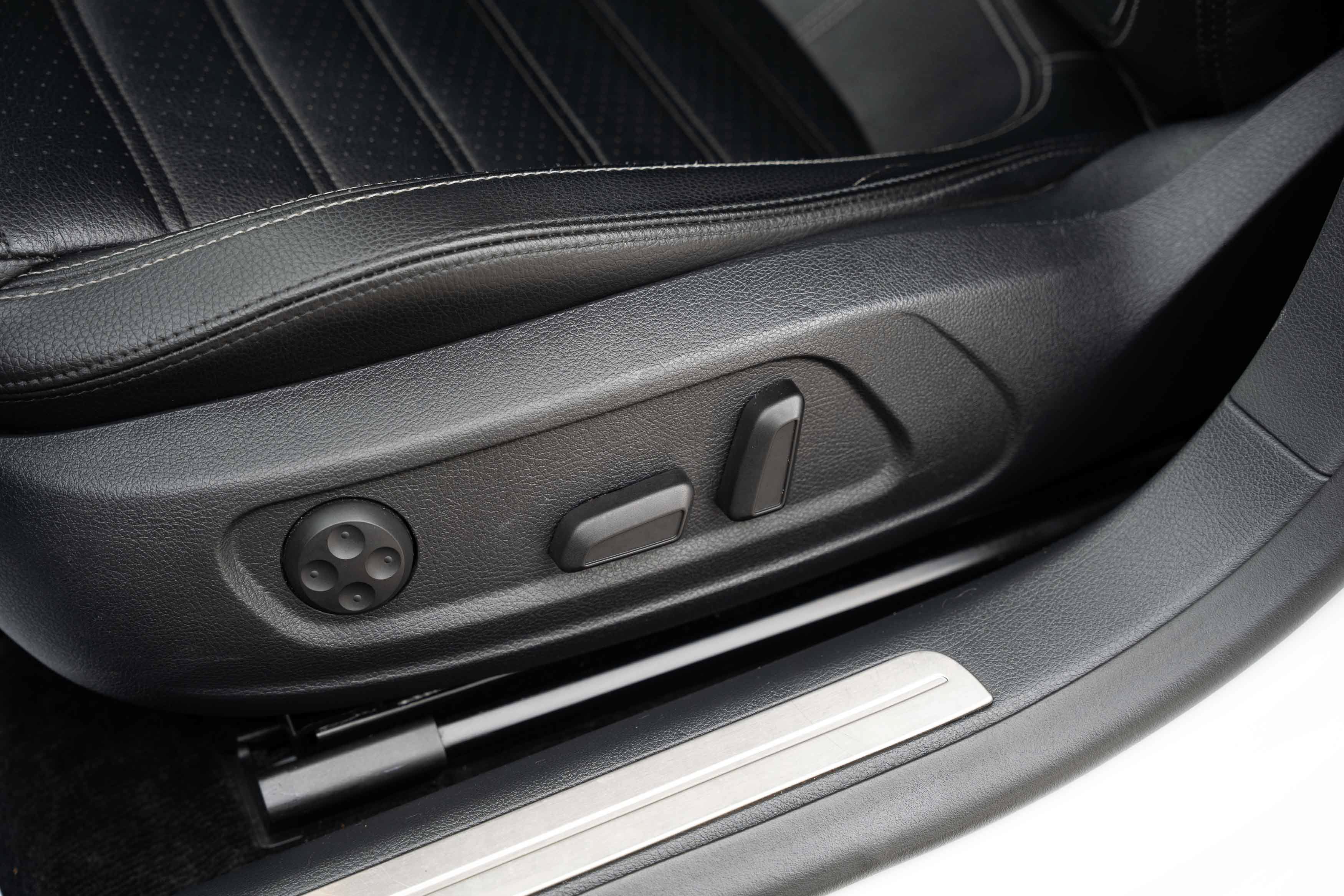 Used 2013 Volkswagen CC Sport FWD image 16