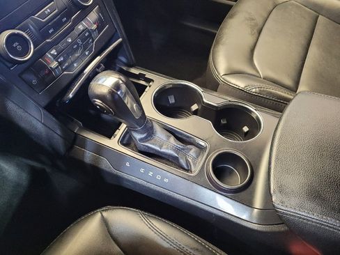 Used 2019 Ford Explorer XLT w/ Equipment Group 202A FWD image 26