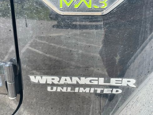 Used 2012 Jeep Wrangler Unlimited Rubicon image 14