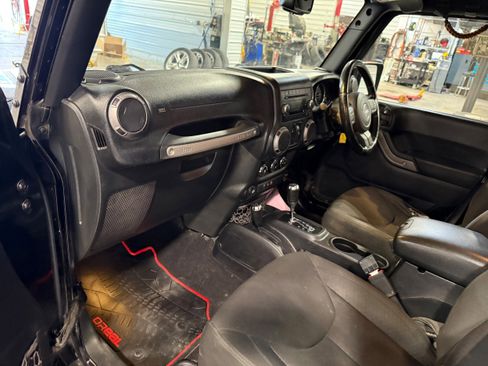 Used 2016 Jeep Wrangler Unlimited Sport AWD/4WD image 40