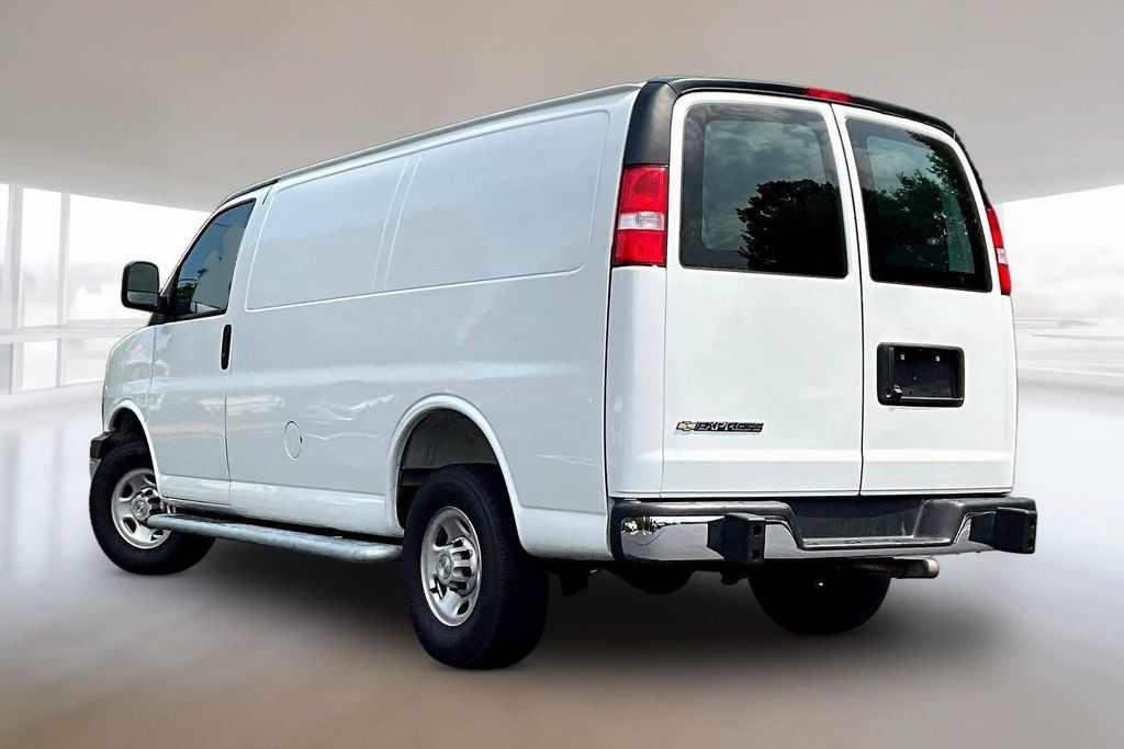 Used 2025 Chevrolet Express 2500 w/ Driver Convenience Package RWD image 4