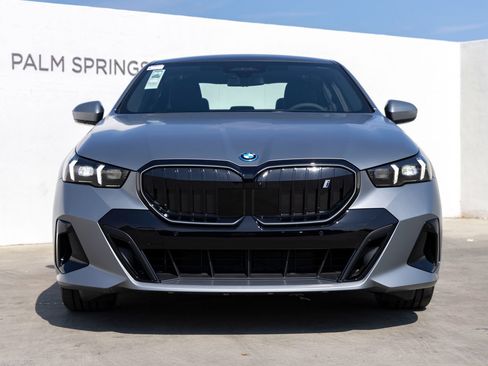 New 2027 BMW i5 eDrive40 w/ Executive Package RWD image 4